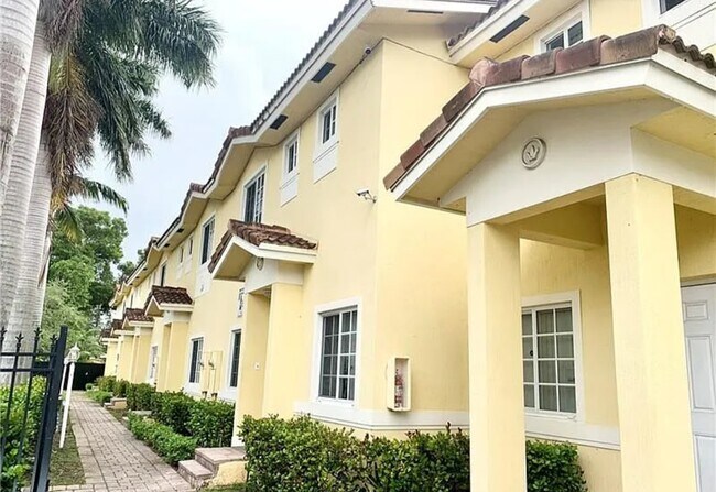 Foto del edificio - 207 NE 4th Ct.