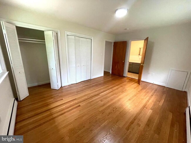 Foto del edificio - 8281 Dahlgren Rd