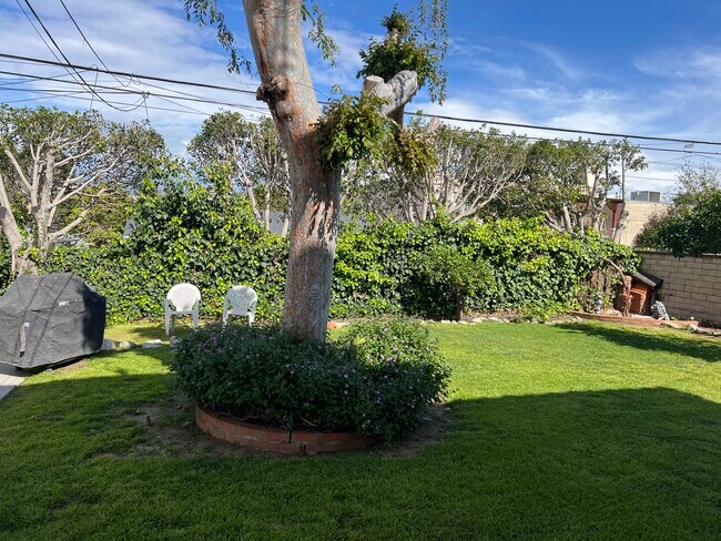 Foto del edificio - 3034 Greenfield Ave
