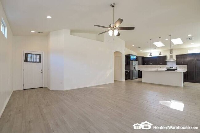 Foto del edificio - Spacious updated 4 Bed, 3 Bath home in Tucson