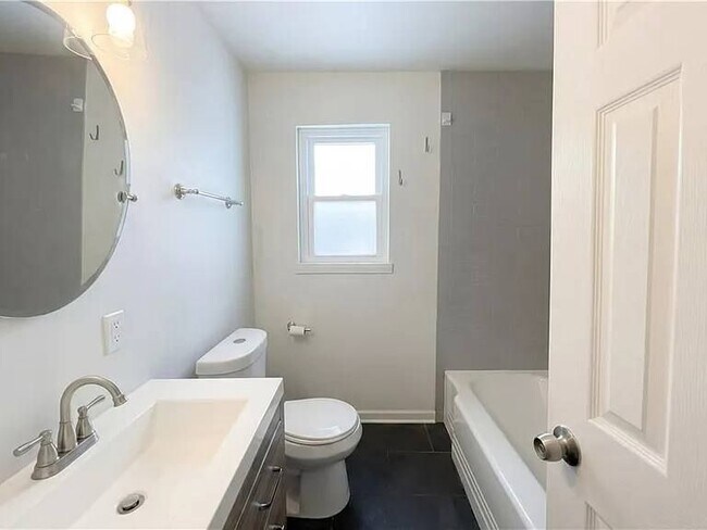 Foto del edificio - 715 E 72 Terrace