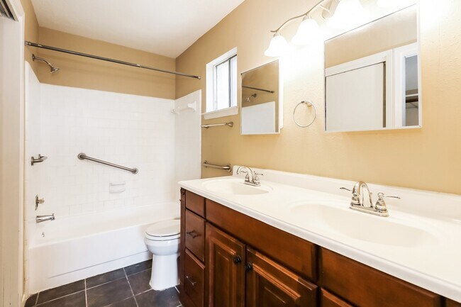 Foto del edificio - 13427 Boonway Dr