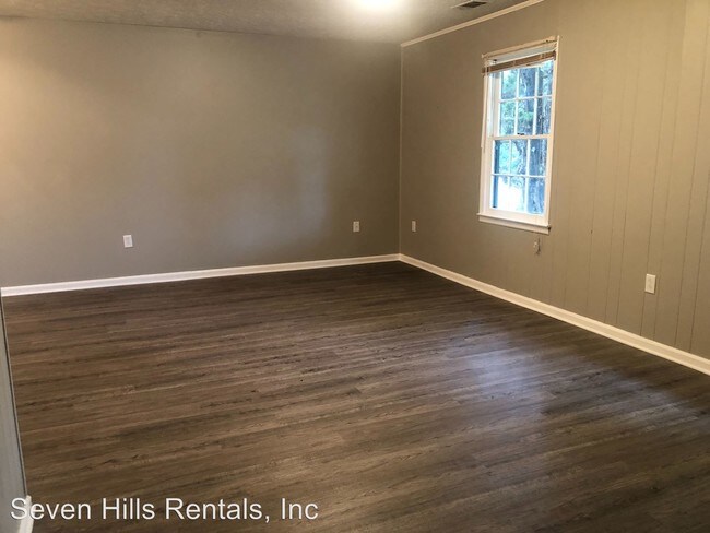 Building Photo - 515 Chateau Dr SE