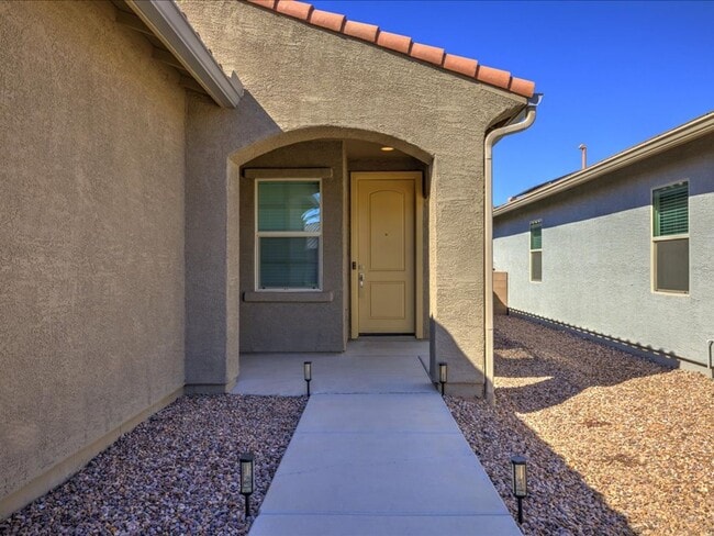 Building Photo - 3 Bedroom 2 Bathroom