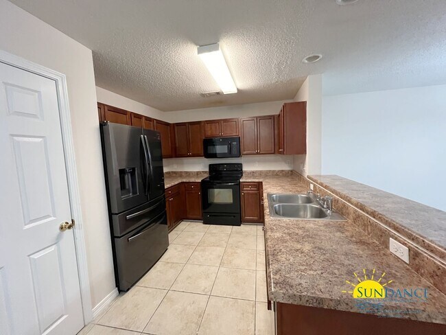 Foto del edificio - NEW Flooring, Beautiful Home in Stillwell ...