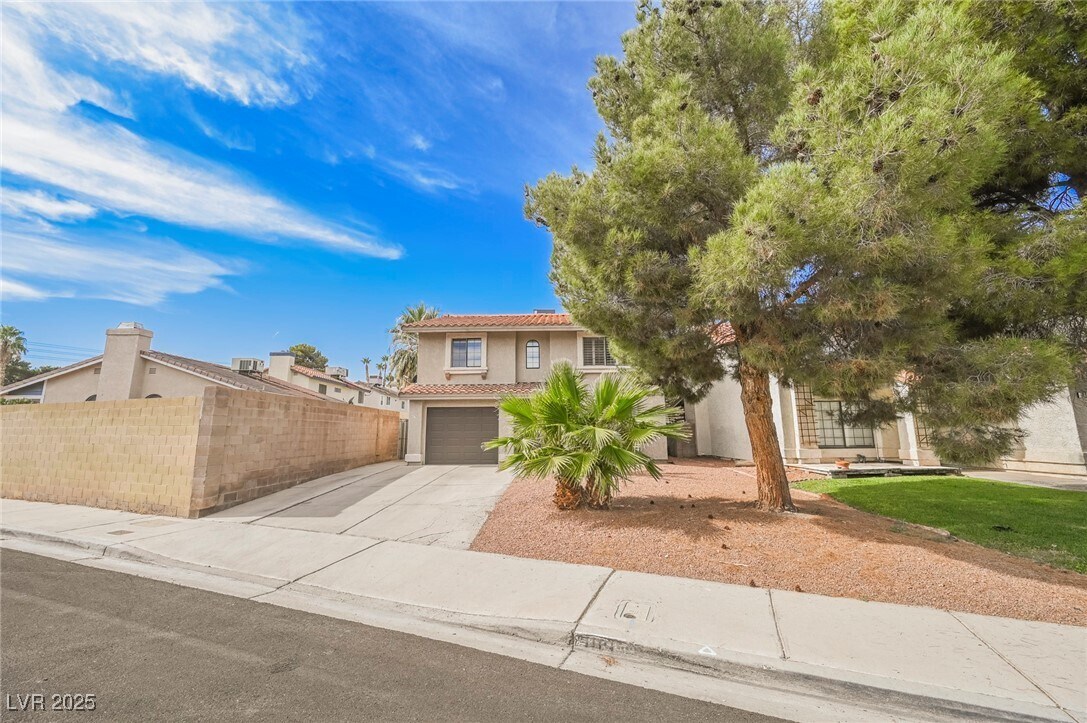 Primary Photo - 109 Elegante Way