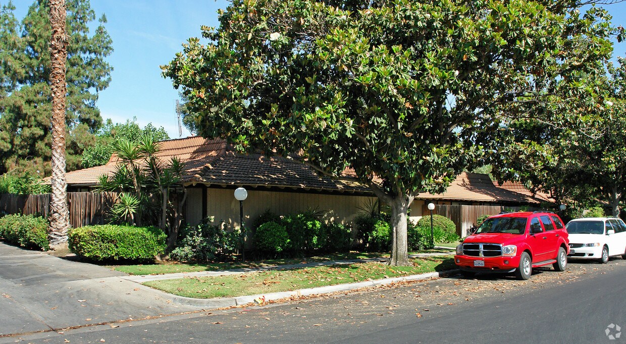 Barcelona Apartments Apartments in Fresno, CA