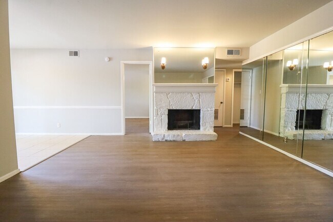 Building Photo - 2 Bed | 2 Bath in Central Tulsa!
