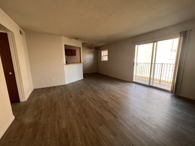 Building Photo - 320 Landing