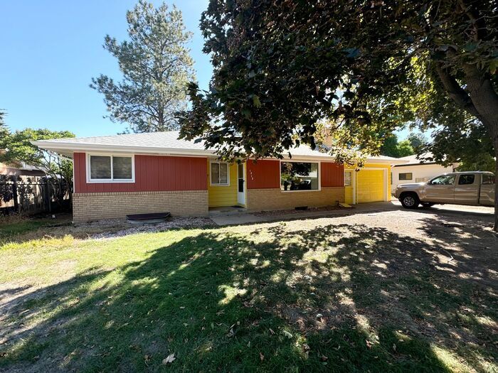 Foto principal - Spacious 4 bedroom 2 bath Ranch Style Hous...