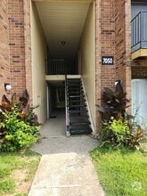 Building Photo - 7050 Wildwood Cir