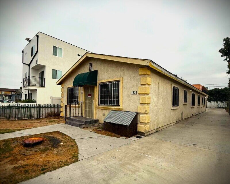 Photo - 1323 West 58th Street