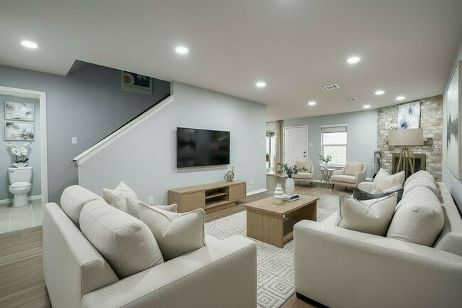 Building Photo - 7931 Ellinger Ln