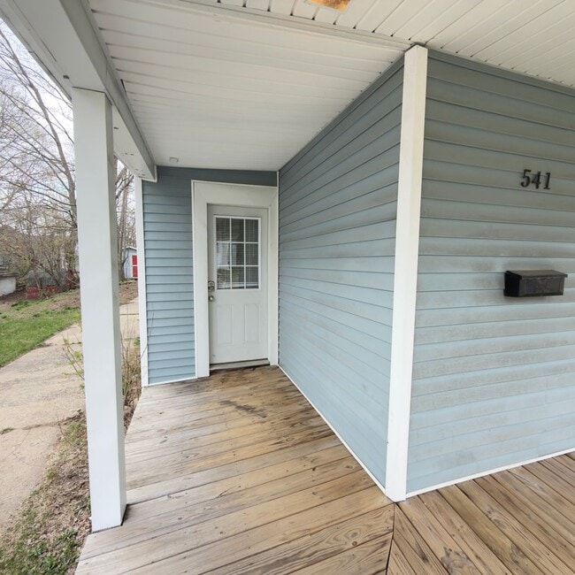 Building Photo - Updated 4-Bedroom Home!