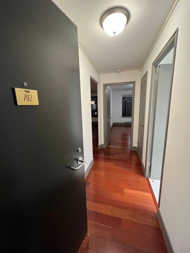 Foto del edificio - Iconic First Hill Condo