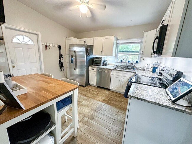 Foto del edificio - 1228 Pineview Ave