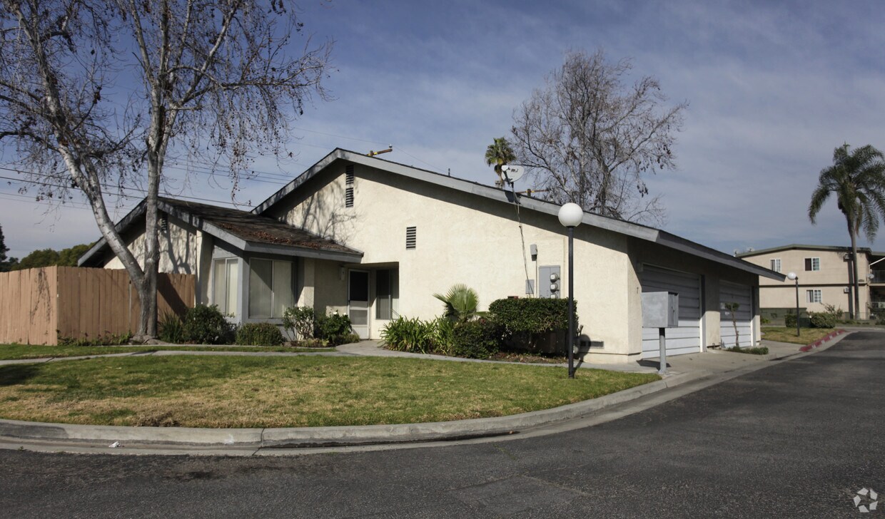 Building Photo - 5161 Bandera St