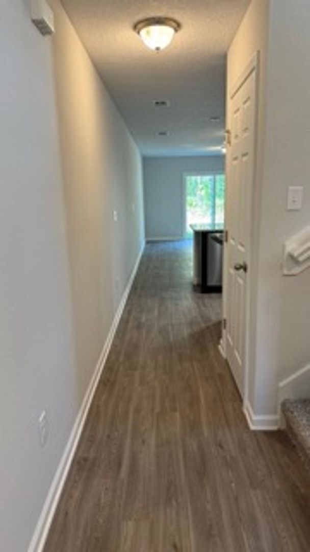 Building Photo - Beautiful new townhome.