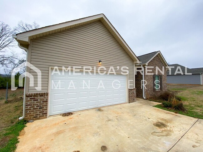 Foto del edificio - DEPOSIT PENDING! MOVE-IN SPECIAL!!! - Home for Rent in Weaver, AL...Available NOW!! - ONE FREE MO...