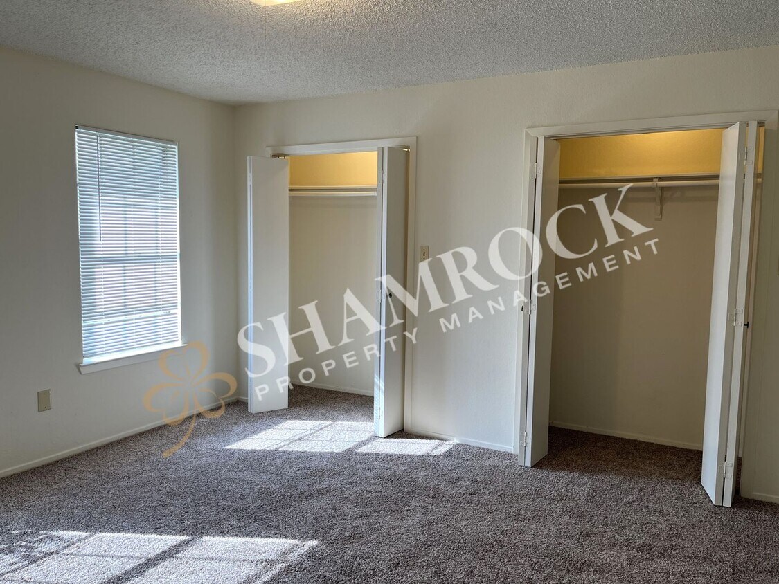 Foto del edificio - Hewitt Townhome