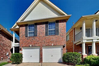 Building Photo - 3631 Royal Royce Dr