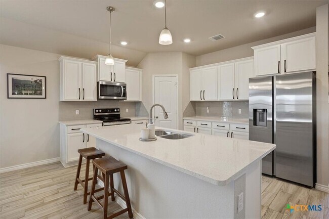 Foto del edificio - 5737 St Charles Dr