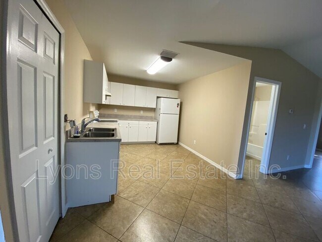 Foto del edificio - 1127 Gilbert Ave S