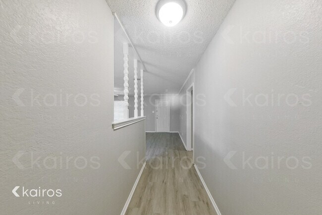 Foto del edificio - 7148 Misty Meadow Dr S