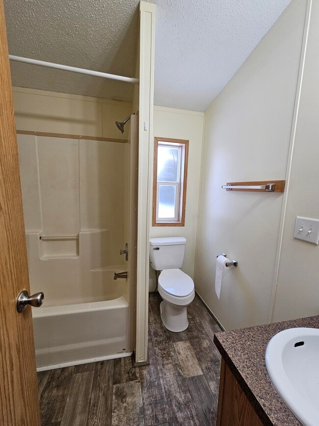 Building Photo - 47 Noble Ln