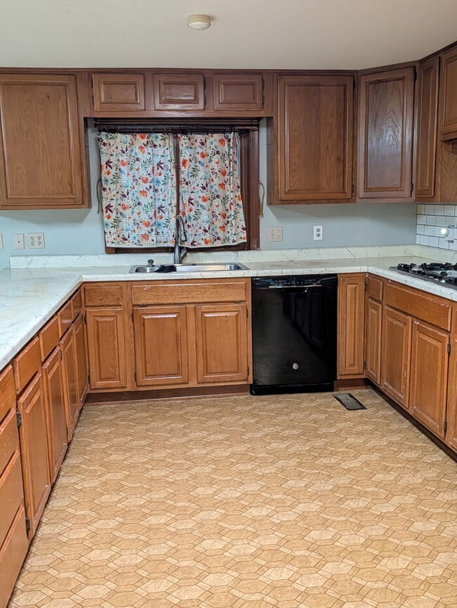 Building Photo - 6204 Brentwood Rd