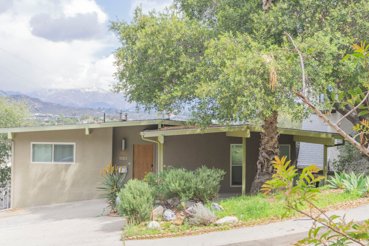 Primary Photo - 1623 Silverwood Dr