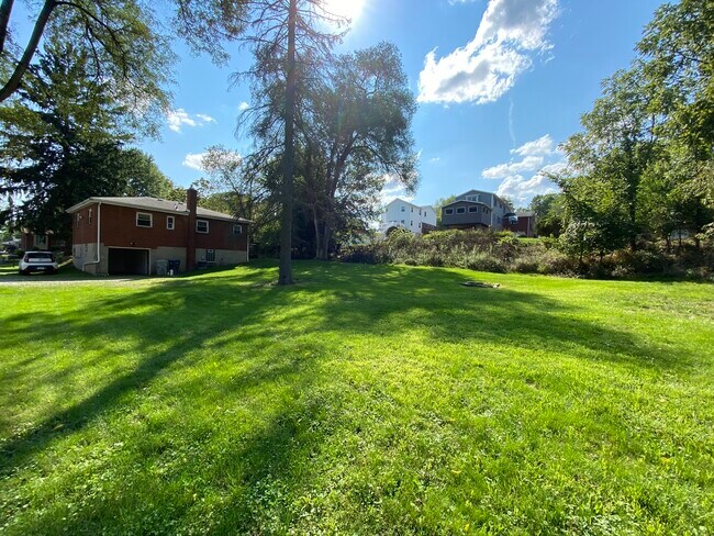 Foto del edificio - 124 Parkwood Ln