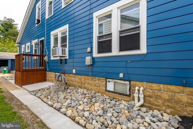 Building Photo - 511 Garfield Ave