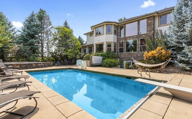 Building Photo - 502 Stardance Way