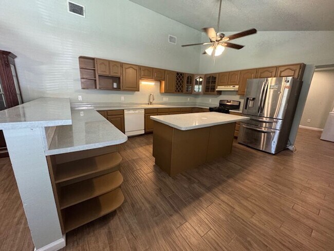 Foto del edificio - Nicely Remodeled Southside San Antonio Hom...