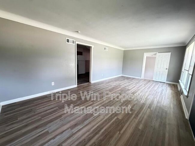 Foto del edificio - 6801 Knoll Ave