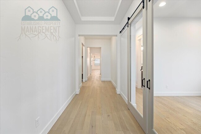 Building Photo - 521 South Steephead Lane