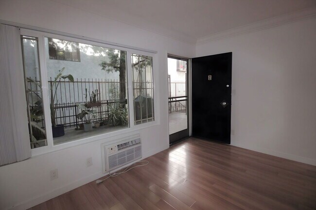 Foto del edificio - 1432 N Fairfax Ave