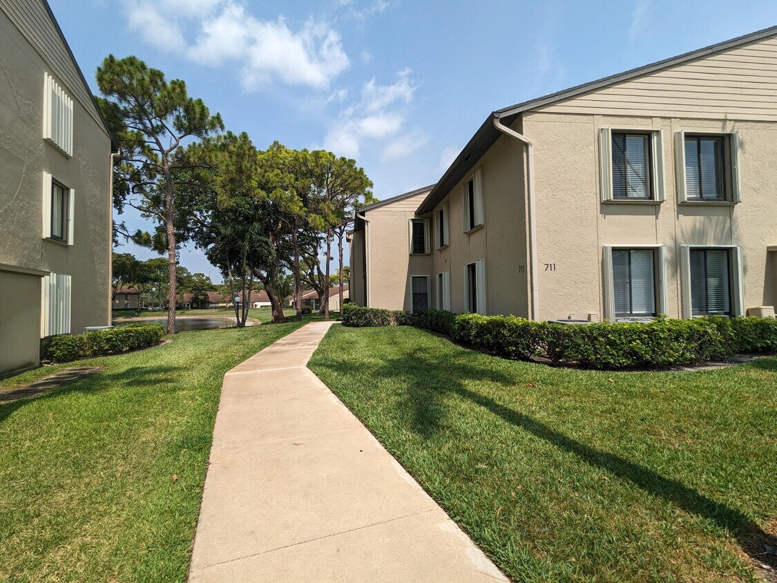 711 Sunny Pine Way Unit B1, Greenacres, FL 33415 Condo for Rent in