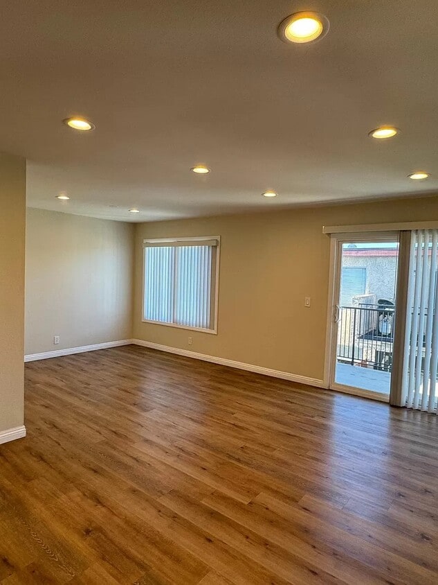 16821 Hoskins Ln Unit 4, Huntington Beach, CA 92649 Apartments in