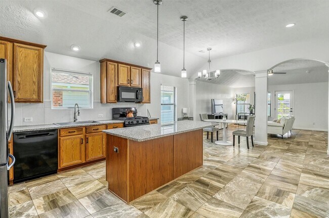 Foto del edificio - 6015 Wildbriar Ln