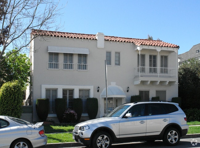 Building Photo - 237 S Elm Dr