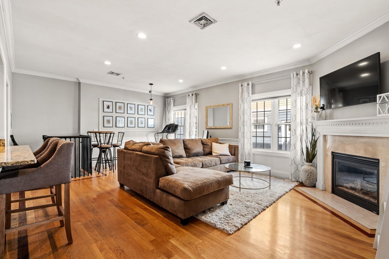 Primary Photo - 209 D St