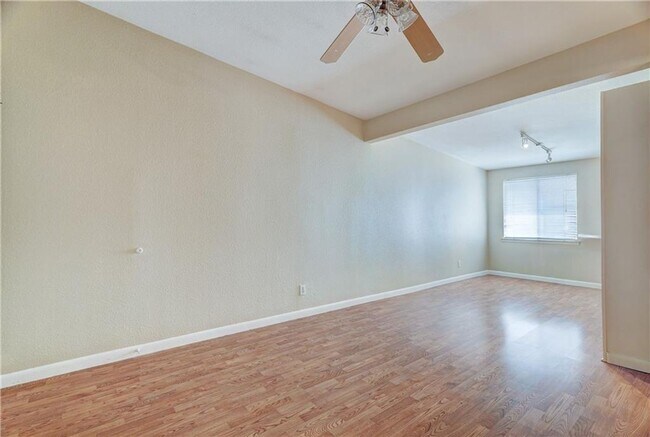 Building Photo - UT condo for lease