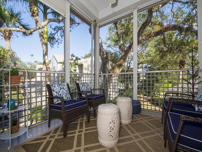Building Photo - Treetop Retreat