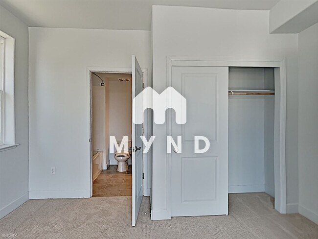 Building Photo - 4 br, 4.5 bath Townhome - 245 Valencia Ave