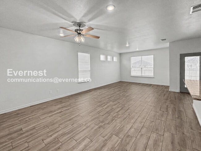 Building Photo - Limited Time Special Offer / 4 Bed, 2 Bath Home with Garage / Pet-Friendly / Vouchers Accepted / ...