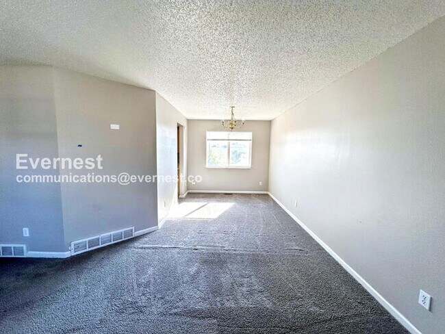 Foto del edificio - 663 Seawell Dr