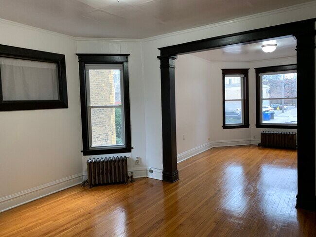 Living Room / Dining Area - 1415 W GREGORY St