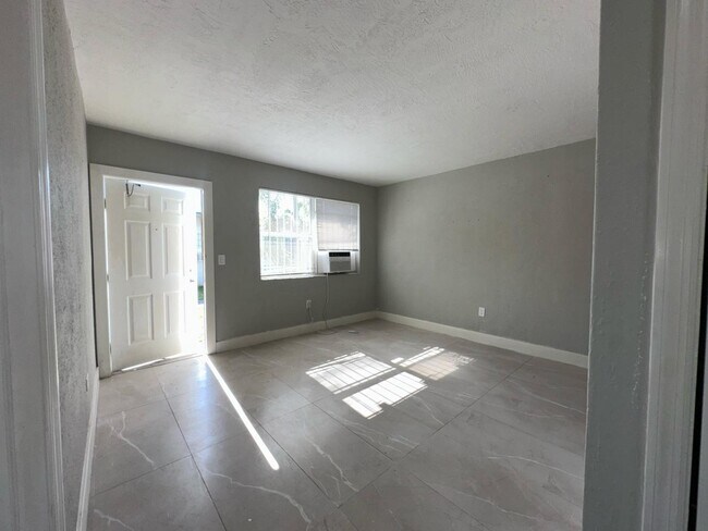 Foto del edificio - 1015 SW 8th St
